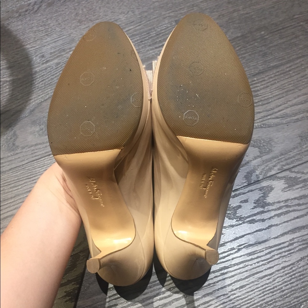 Excellent condition Ferragamo Tina Heels - Picture 2 of 6